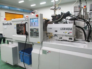 シリコーン成形機